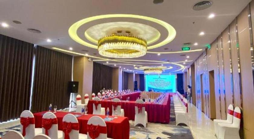 Отель Khach San Toan Thang Stone 4*